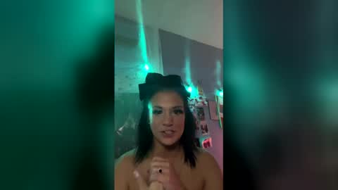 Snapshot of ovmilf chatting on December 19, 1:23 am ovmilf online show from December 19, 1:23 am