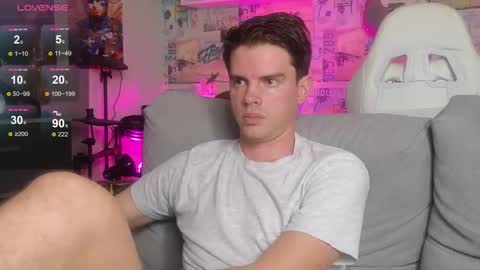 Snapshot of oxmikexo chatting on November 5, 12:05 pm Mike online show from November 5, 12:05 pm