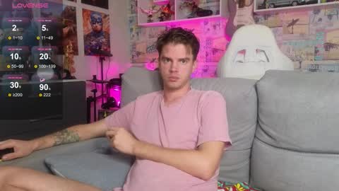 Snapshot of oxmikexo chatting on November 12, 12:27 pm Mike online show from November 12, 12:27 pm