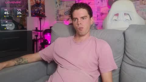 Snapshot of oxmikexo chatting on December 1, 12:32 pm Mike online show from December 1, 12:32 pm