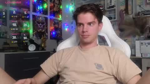 Snapshot of oxmikexo chatting on December 18, 2:23 pm Mike online show from December 18, 2:23 pm