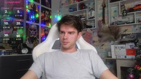 Snapshot of oxmikexo chatting on December 21, 12:23 pm Mike online show from December 21, 12:23 pm