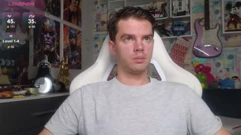 Snapshot of oxmikexo chatting on January 13, 12:54 pm Mike online show from January 13, 12:54 pm