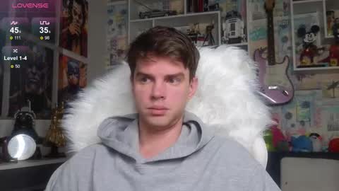 Snapshot of oxmikexo chatting on February 3, 1:05 pm Mike online show from February 3, 1:05 pm