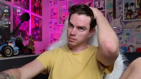 Snapshot of oxmikexo chatting on April 2, 1:31 pm Mike online show from April 2, 1:31 pm