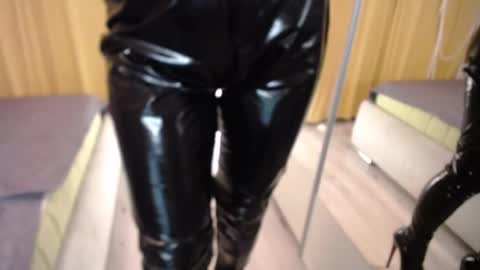 Snapshot of oxyser3nity chatting on December 3, 12:47 pm oxyser3nity online show from December 3, 12:47 pm