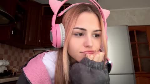 Snapshot of ozellagranville chatting on February 8, 7:12 am Eva online show from February 8, 7:12 am