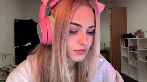 Snapshot of ozellagranville chatting on February 13, 12:56 pm Eva online show from February 13, 12:56 pm