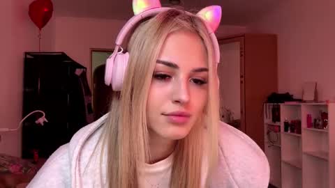 Snapshot of ozellagranville chatting on February 19, 12:23 pm Eva online show from February 19, 12:23 pm