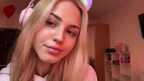 Snapshot of ozellagranville chatting on February 20, 11:00 am Eva online show from February 20, 11:00 am