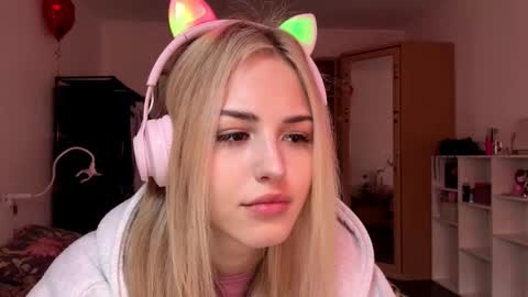 Snapshot of ozellagranville chatting on March 2, 7:15 am Eva online show from March 2, 7:15 am