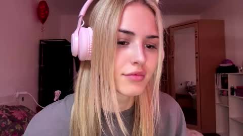 Snapshot of ozellagranville chatting on March 5, 10:44 am Eva online show from March 5, 10:44 am