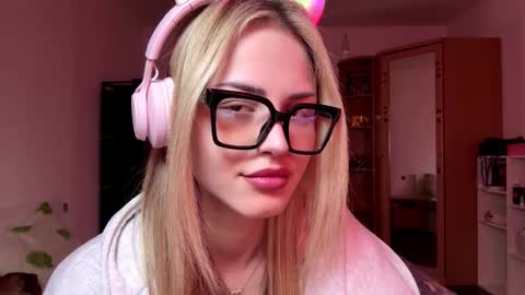 Snapshot of ozellagranville chatting on March 21, 10:31 am Eva online show from March 21, 10:31 am