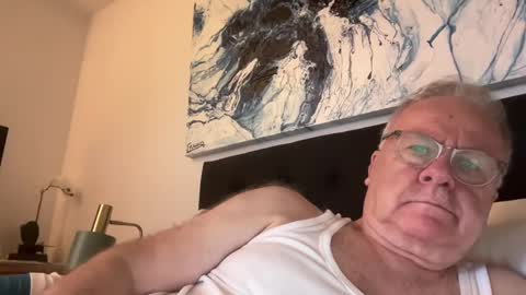 ozhairybearxxxx online show from December 7, 8:44 am