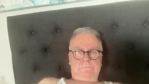 ozhairybearxxxx online show from January 7, 4:18 am