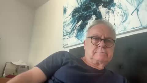 ozhairybearxxxx online show from April 13, 4:40 am