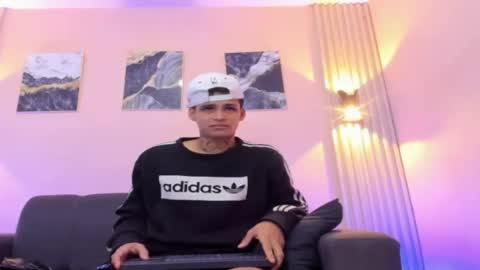 Snapshot of ozuna_hot_ chatting on July 4, 12:00 pm ozuna_hot_ online show from July 4, 12:00 pm