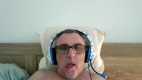 Snapshot of ozzie_male77 chatting on October 26, 5:57 am Brian online show from October 26, 5:57 am