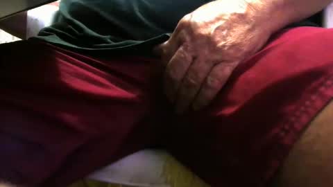 ozzienuts21153 online show from March 2, 8:54 am