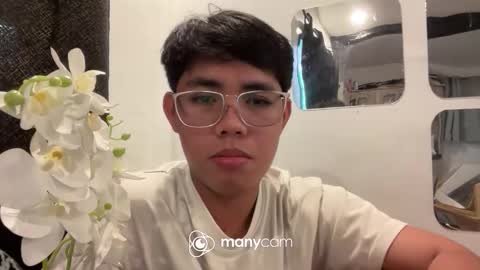Snapshot of p1noytwink_ chatting on October 2, 10:39 pm Terrence online show from October 2, 10:39 pm