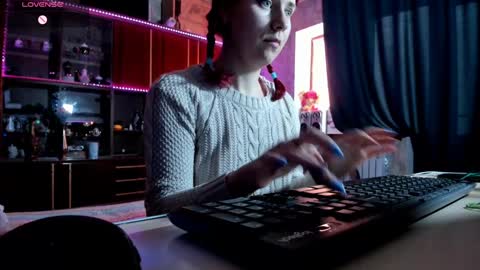 Ella online show from January 29, 1:07 pm