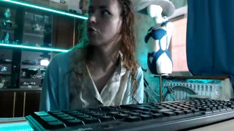 Ella online show from April 25, 5:21 am