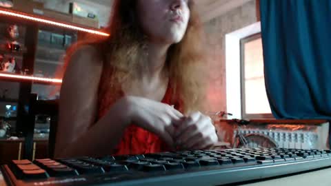 Snapshot of pa1e_pr1ncess chatting on May 16, 10:47 am Ella online show from May 16, 10:47 am