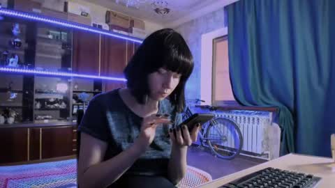 Ella online show from June 12, 8:02 am