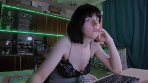 Snapshot of pa1e_pr1ncess chatting on June 18, 6:46 am Ella online show from June 18, 6:46 am