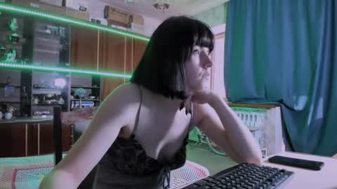 Snapshot of pa1e_pr1ncess chatting on June 18, 12:42 pm Ella online show from June 18, 12:42 pm