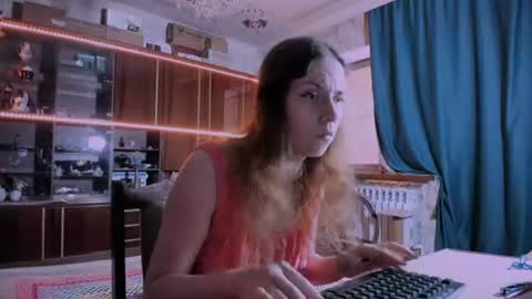 Snapshot of pa1e_pr1ncess chatting on June 23, 6:00 am Ella online show from June 23, 6:00 am