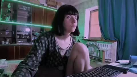 Snapshot of pa1e_pr1ncess chatting on June 28, 7:25 am Ella online show from June 28, 7:25 am