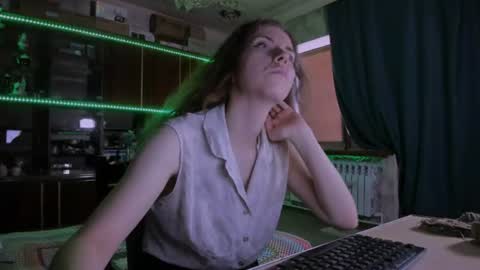 Snapshot of pa1e_pr1ncess chatting on July 21, 6:16 am Ella online show from July 21, 6:16 am