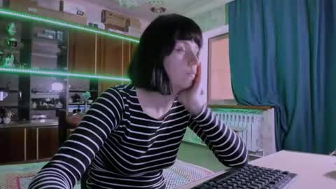 Snapshot of pa1e_pr1ncess chatting on July 22, 7:33 am Ella online show from July 22, 7:33 am