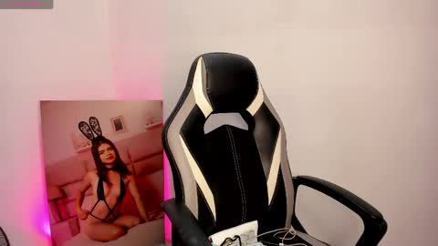 Paige online show from May 7, 3:12 am