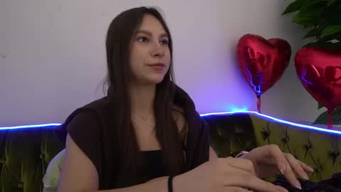 Snapshot of paigeprado chatting on February 18, 6:37 am Paige online show from February 18, 6:37 am