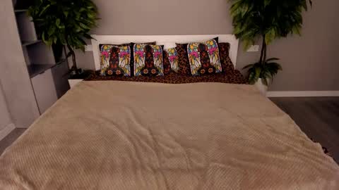 Snapshot of paigeprado chatting on December 4, 7:06 am Paige online show from December 4, 7:06 am