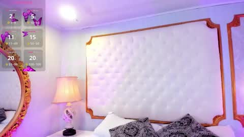 PaIIgePeach online show from October 23, 7:45 pm