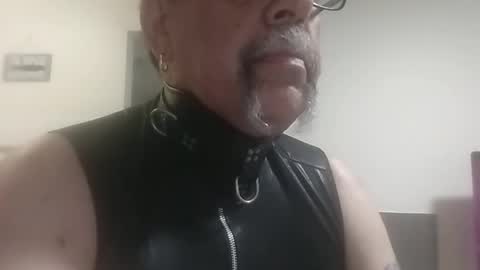 Snapshot of painboi00001 chatting on December 14, 8:56 am painboi00001 online show from December 14, 8:56 am