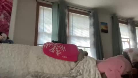 paisleysnowxo online show from October 28, 4:42 pm