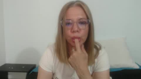 paloma online show from April 27, 10:08 pm