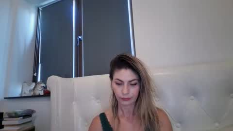 Snapshot of pamela051087 chatting on June 5, 2:01 pm Pamela051087 online show from June 5, 2:01 pm