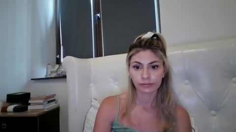 Snapshot of pamela051087 chatting on June 11, 2:59 pm Pamela051087 online show from June 11, 2:59 pm