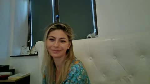 Snapshot of pamela051087 chatting on June 16, 4:31 pm Pamela051087 online show from June 16, 4:31 pm
