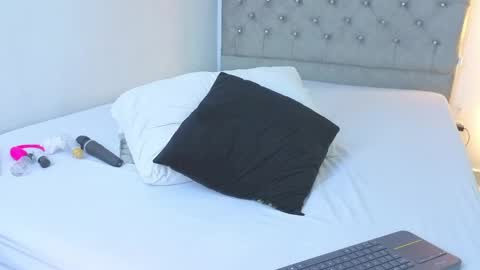 pamela23_ online show from April 28, 1:16 pm