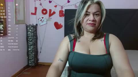 pamela_echeverria online show from May 26, 11:17 am