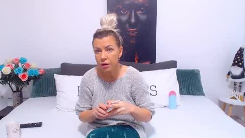 Snapshot of pamela_issy chatting on February 2, 6:37 am PAMEL ISSY online show from February 2, 6:37 am