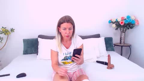 PAMEL ISSY online show from April 24, 7:44 am