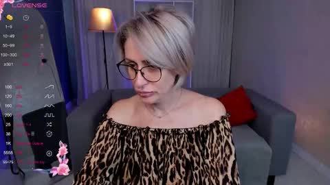 Snapshot of pamellamurphy chatting on November 5, 6:35 am pamellamurphy online show from November 5, 6:35 am