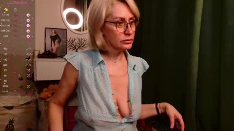 Snapshot of pamellamurphy chatting on March 17, 1:10 am pamellamurphy online show from March 17, 1:10 am